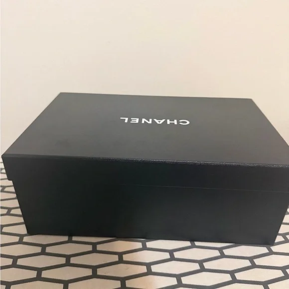Chanel Black empty  box with wrapping paper, great condition - Picture 3 of 6